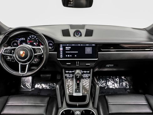 Used 2021 Porsche Cayenne Coupe image 13