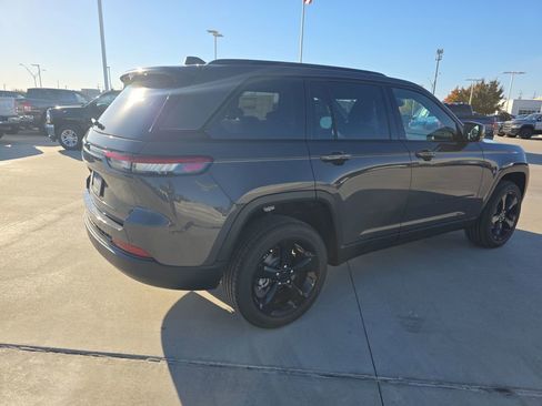 New 2025 Jeep Grand Cherokee 4WD image 5