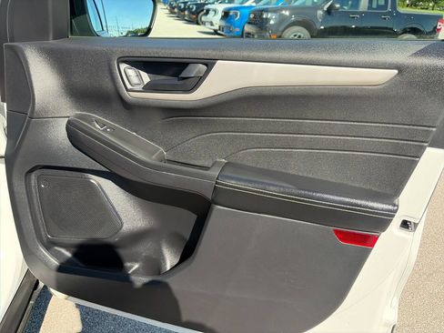 Used 2022 Ford Escape SE w/ SE Sport Appearance Package FWD image 9