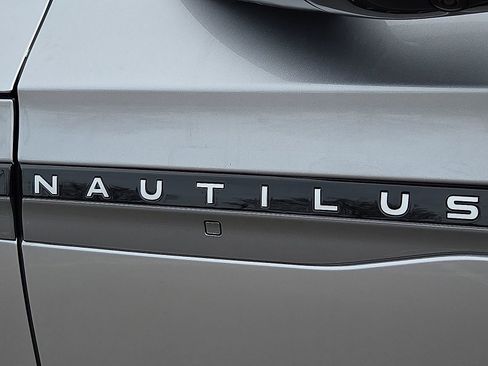 New 2026 Lincoln Nautilus Reserve image 9