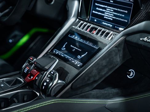 Used 2023 Lamborghini Urus Performante image 20