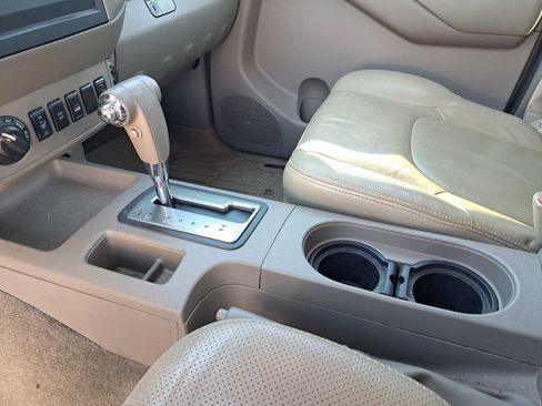 Used 2011 Nissan Frontier SL image 30