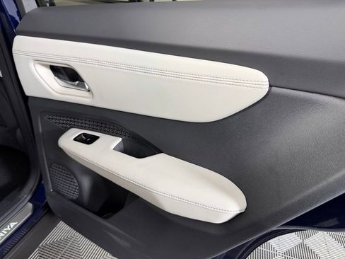 Used 2024 Nissan Ariya FWD image 32