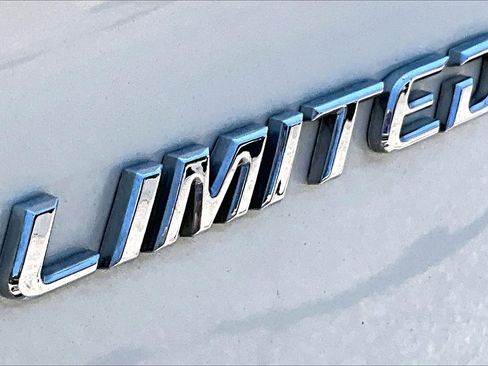 Used 2019 Toyota C-HR Limited FWD image 31