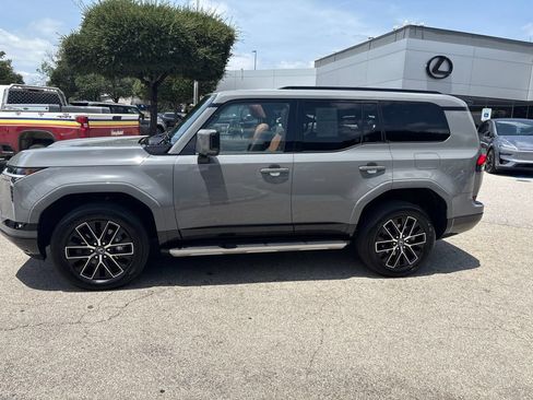 Used 2026 Lexus GX 550 w/ Accessory Package (2T) AWD/4WD image 2