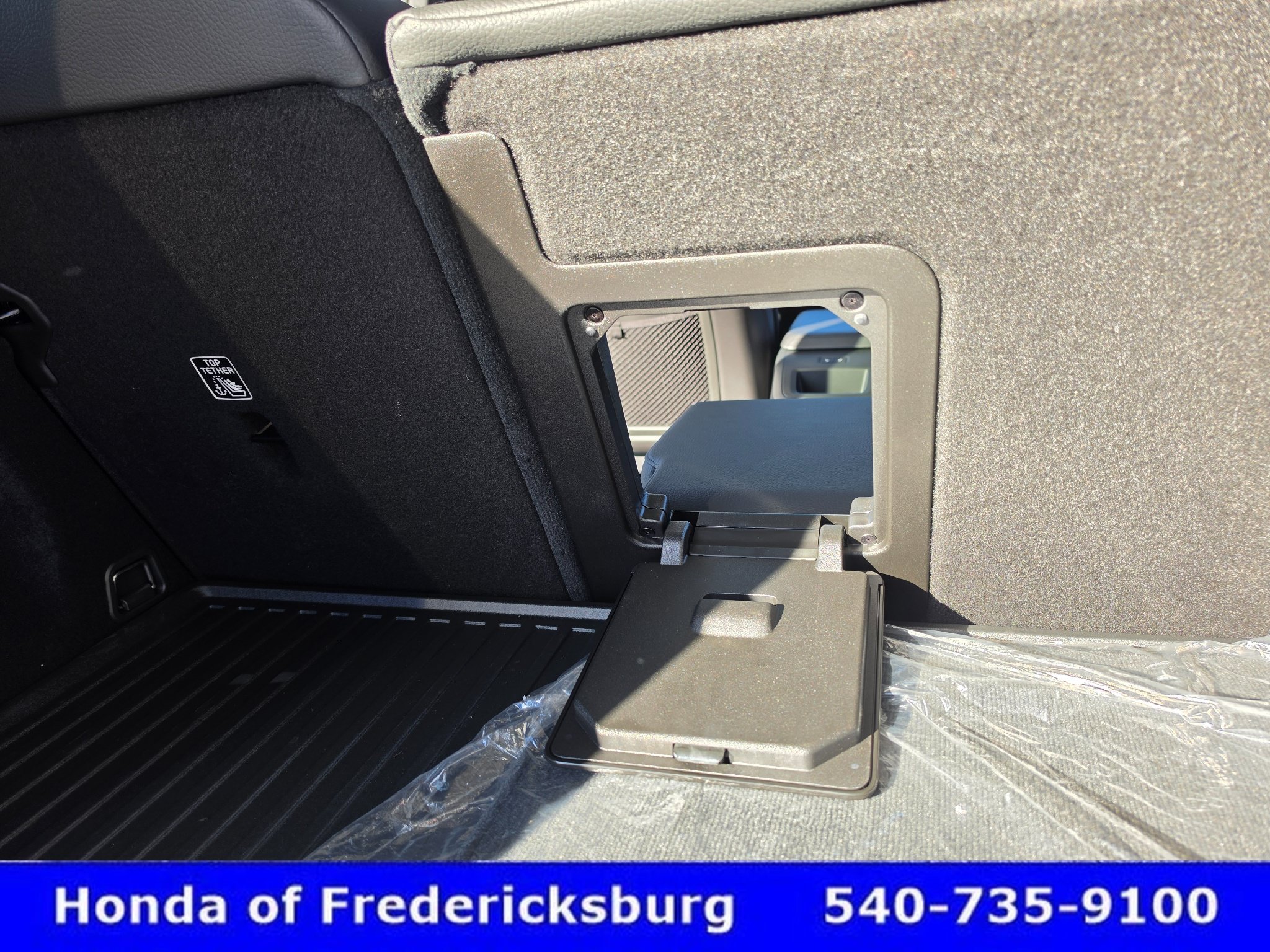 Used 2025 Volvo XC60 T8 Plus w/ Protection Package Premier AWD/4WD image 28