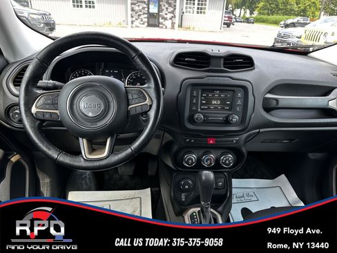 Used 2017 Jeep Renegade Latitude w/ Cold Weather Group AWD/4WD image 16
