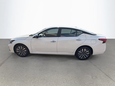 Used 2025 Nissan Altima 2.5 SV FWD image 7