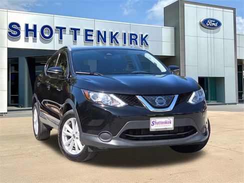 Used 2019 Nissan Rogue Sport SV image 1