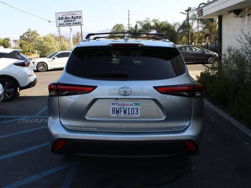 Used 2021 Toyota Highlander XLE FWD image 5