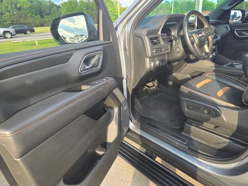 Used 2023 GMC Yukon XL AT4 w/ AT4 Premium Package AWD/4WD image 6