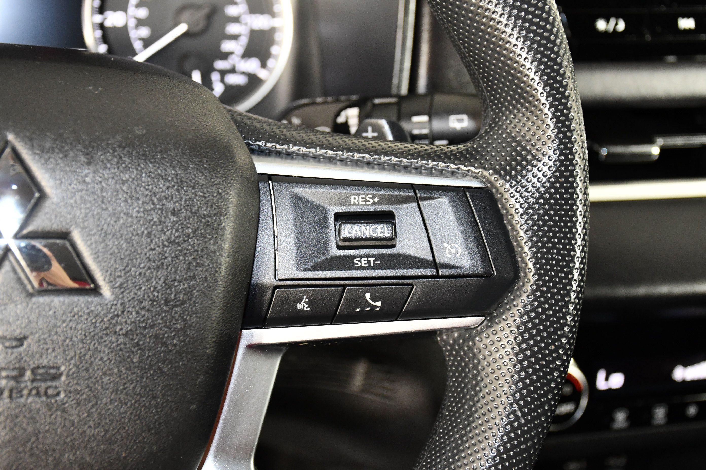Used 2025 Mitsubishi Outlander ES FWD image 14