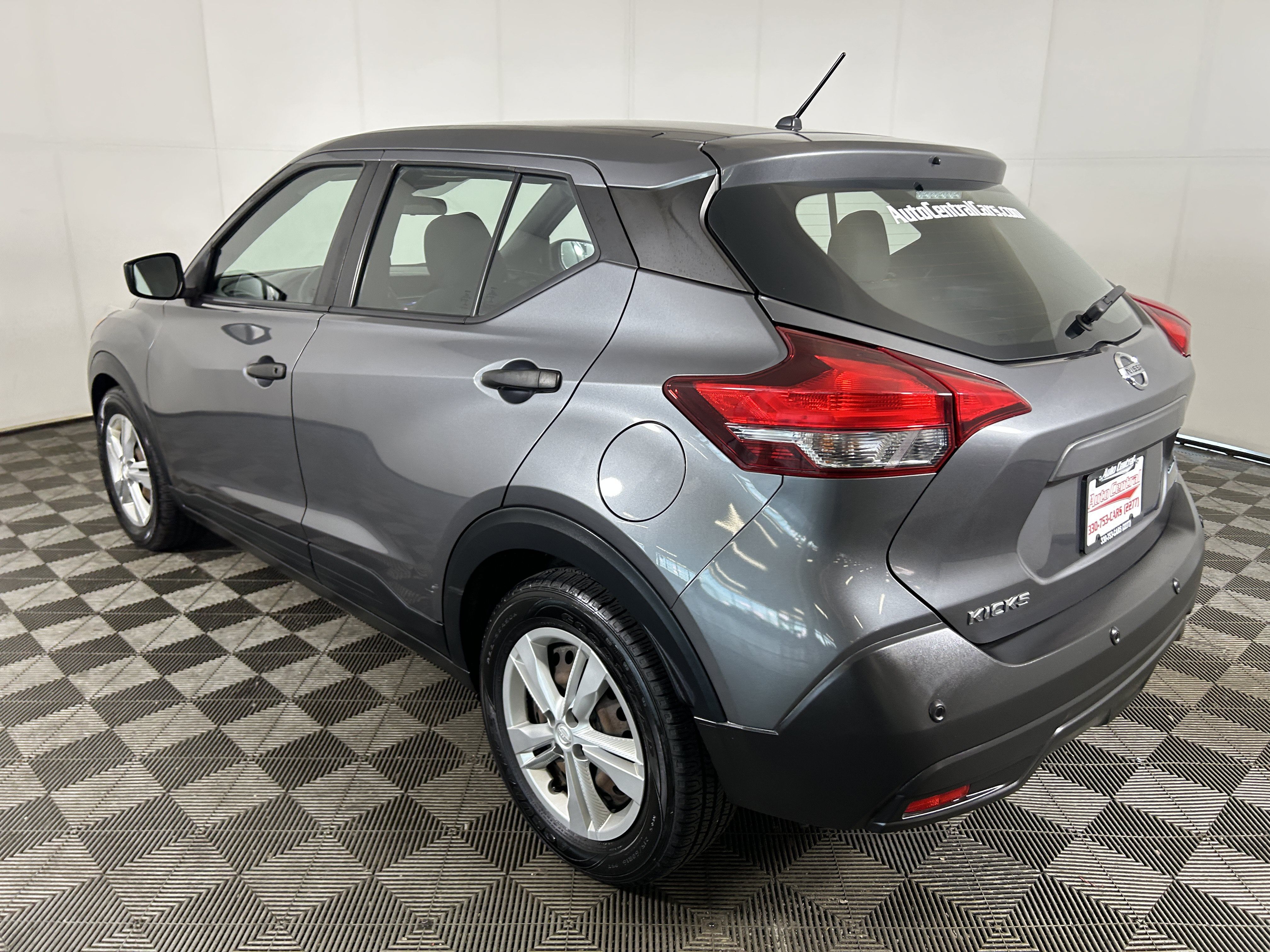 Used 2020 Nissan Kicks S FWD image 6
