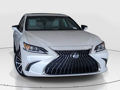 Used 2025 Lexus ES 350 w/ Premium Package image 2