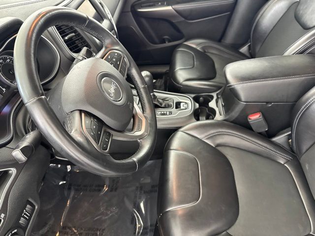 Used 2019 Jeep Cherokee Latitude Plus AWD/4WD image 22