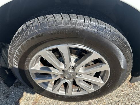 Used 2015 Nissan Pathfinder S FWD image 28