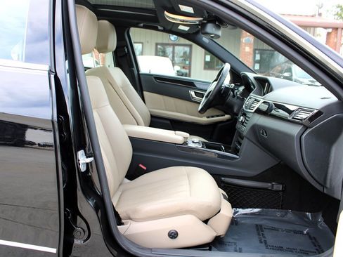 Used 2011 Mercedes-Benz E 550 4MATIC Sedan image 16