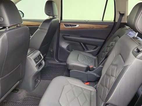 Used 2024 Volkswagen Atlas SE image 21
