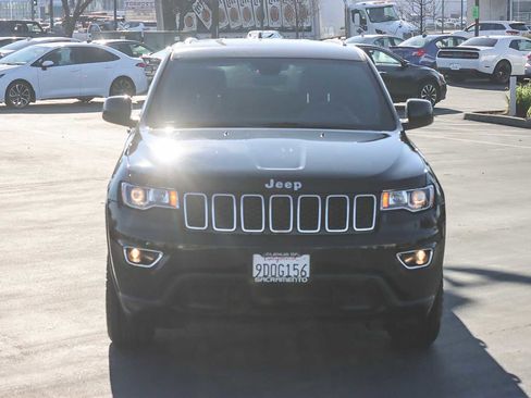 Used 2017 Jeep Grand Cherokee Laredo image 6