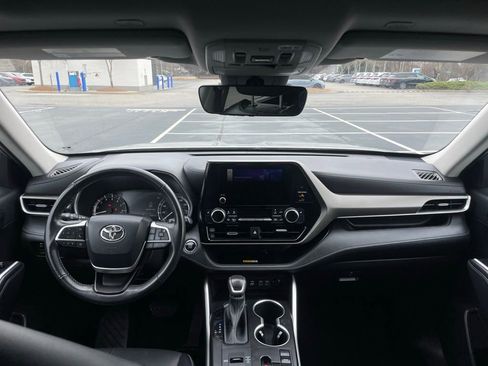 Used 2023 Toyota Highlander XLE image 10