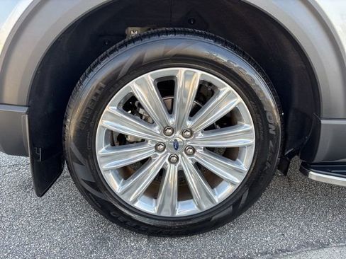 Certified 2022 Ford Explorer Limited w/ Equipment Group 301A image 9
