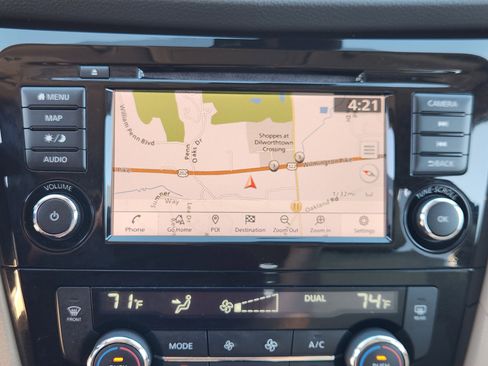 Used 2019 Nissan Rogue SV w/ Premium Package image 12