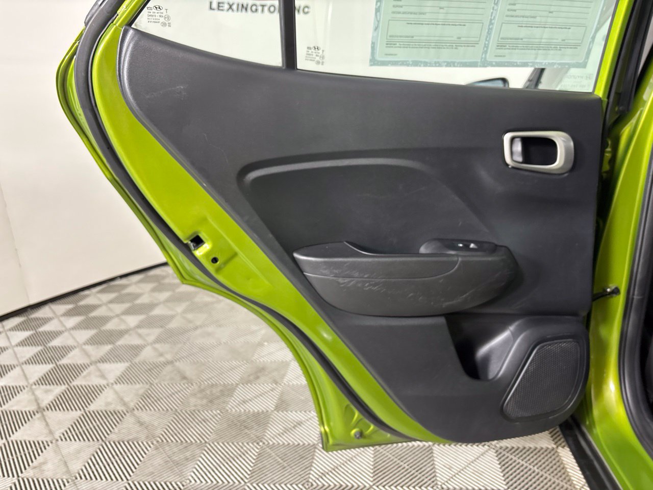 Used 2023 Hyundai Venue SEL FWD image 19