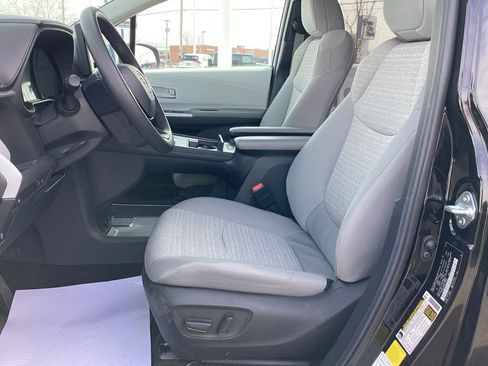 Used 2025 Toyota Sienna LE image 14