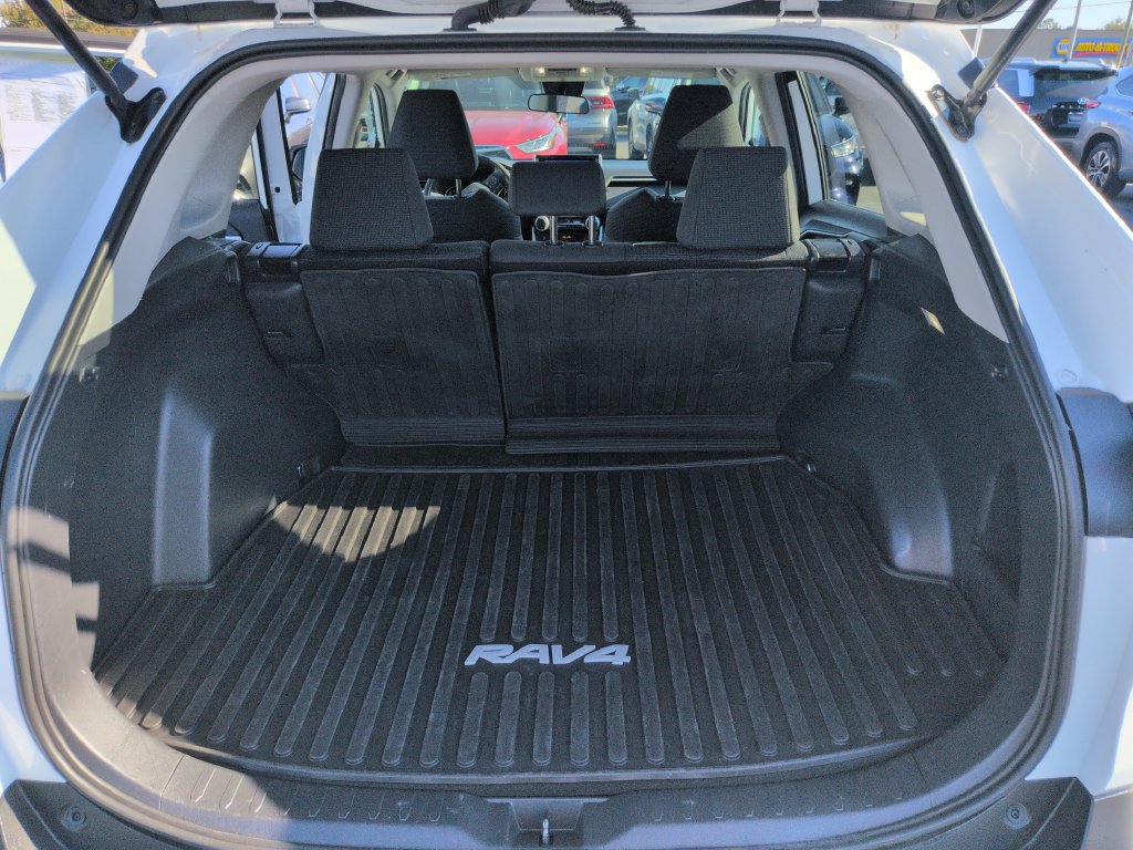 Certified 2024 Toyota RAV4 LE FWD image 23