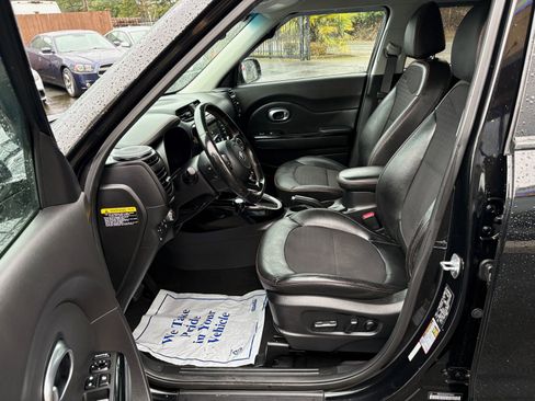 Used 2017 Kia Soul ! w/ Tech Package FWD image 9