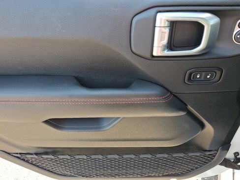 Certified 2022 Jeep Gladiator Rubicon w/ Cold Weather Group image 23