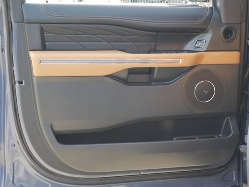 Certified 2023 Ford Expedition Max Platinum image 43