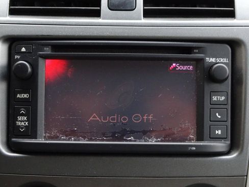 Used 2013 Toyota Corolla LE image 17