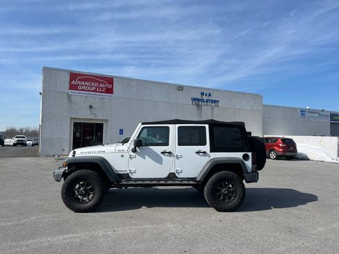 Used 2015 Jeep Wrangler Unlimited Rubicon w/ Connectivity Group image 5