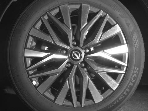 Used 2025 Nissan Altima 2.5 SV FWD image 12