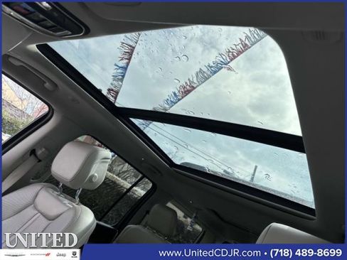 Used 2022 Jeep Wagoneer Series III w/ Premium Group I image 15