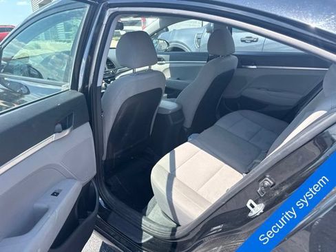 Used 2019 Hyundai Elantra SE FWD image 13