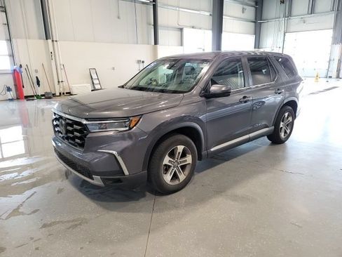 Used 2025 Honda Pilot EX-L image 3