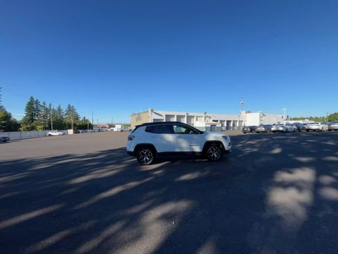 Used 2025 Jeep Compass Limited image 16