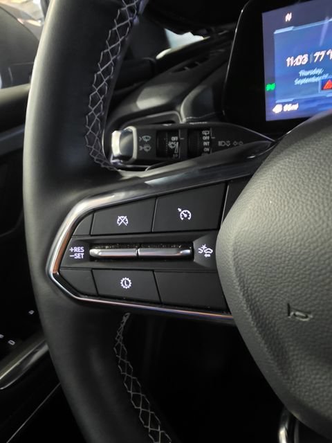 Used 2026 Chevrolet Traverse LT FWD image 37