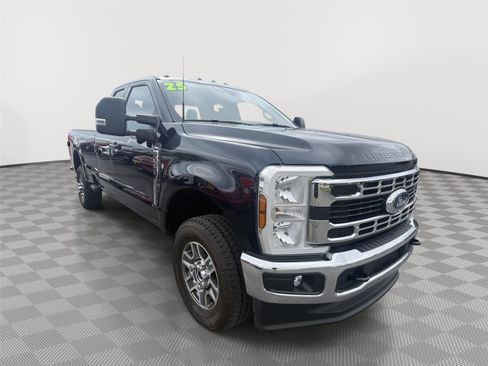 Used 2025 Ford F350 XLT w/ 360-Degree Camera Package AWD/4WD image 8