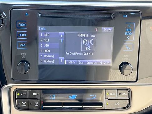 Used 2018 Toyota Corolla LE FWD image 13