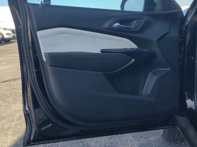 Used 2025 Chevrolet Trax LT FWD image 24