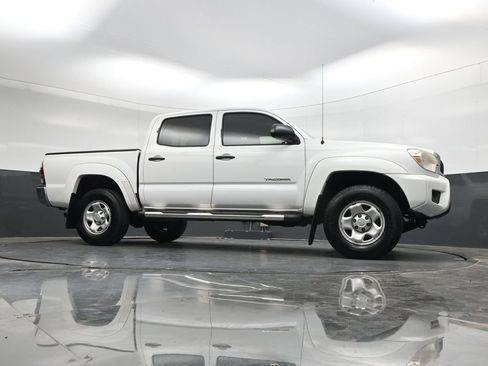 Used 2015 Toyota Tacoma PreRunner w/ SR5 Package RWD image 33