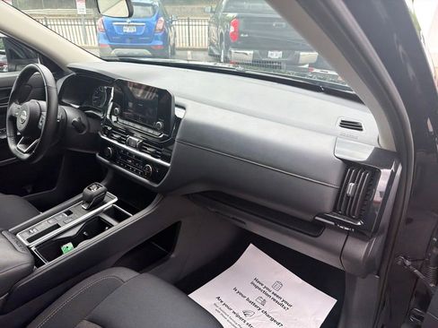 Used 2025 Nissan Pathfinder SV FWD image 22