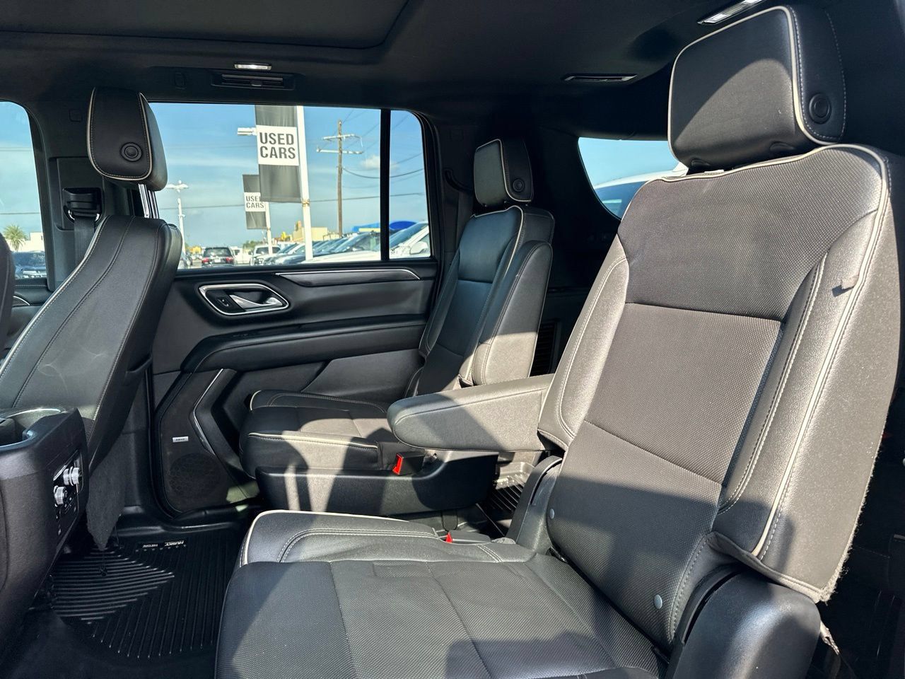 Used 2023 GMC Yukon XL SLT w/ SLT Premium Package RWD image 12