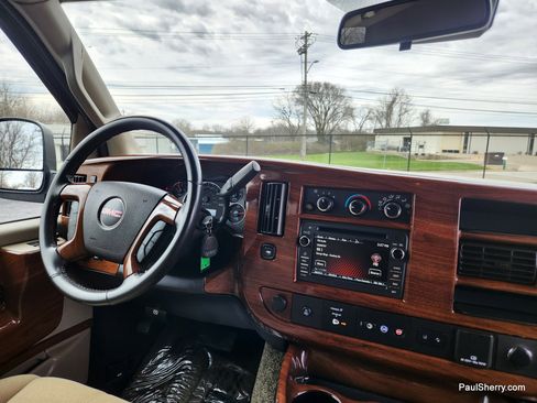 Used 2020 GMC Savana 2500 w/ Enhanced Convenience Package image 2