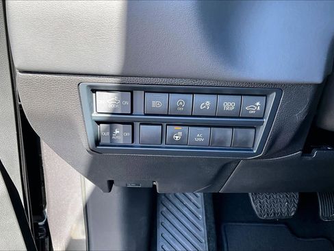 Used 2025 Toyota Tundra Platinum image 31