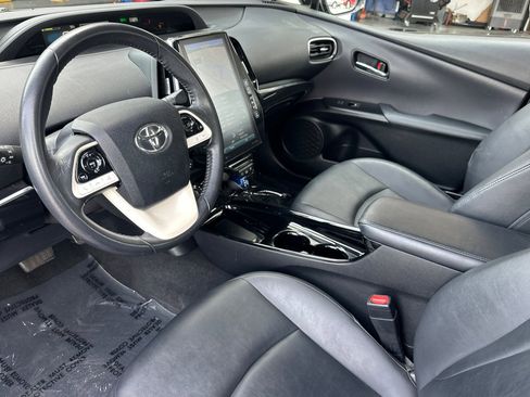 Used 2017 Toyota Prius Prime Premium image 4