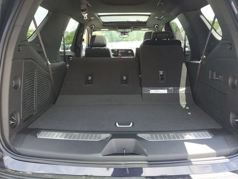New 2026 Chevrolet Tahoe High Country w/ LPO, Illumination Package AWD/4WD image 8
